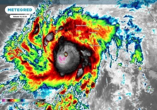 Huracán Simón alcanza categoría 4 y amenaza las costas del Pacífico mexicano