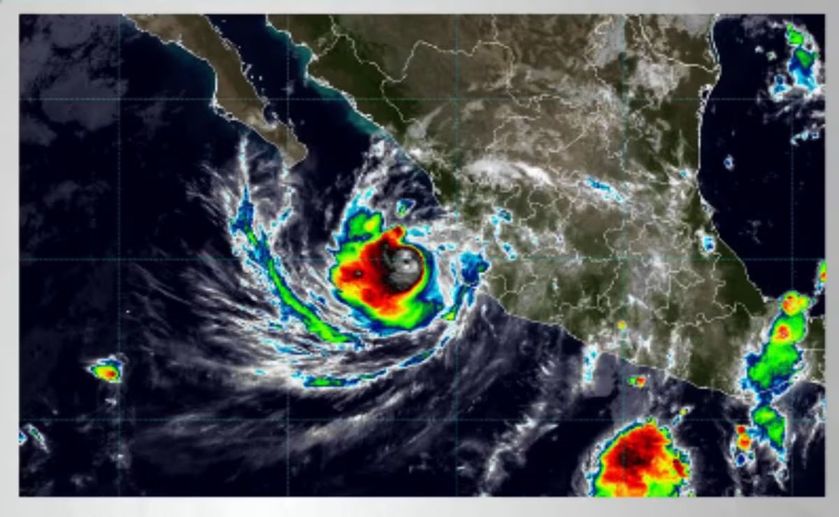 Huracán Simón baja a categoría 1, pero mantiene riesgo de lluvias e inundaciones